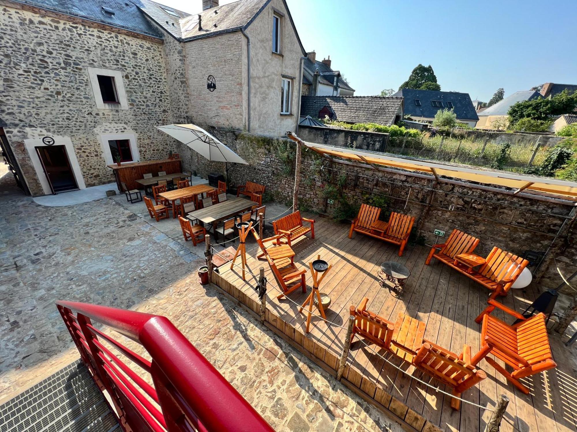 Hotel Le Ranch Brûlon Esterno foto